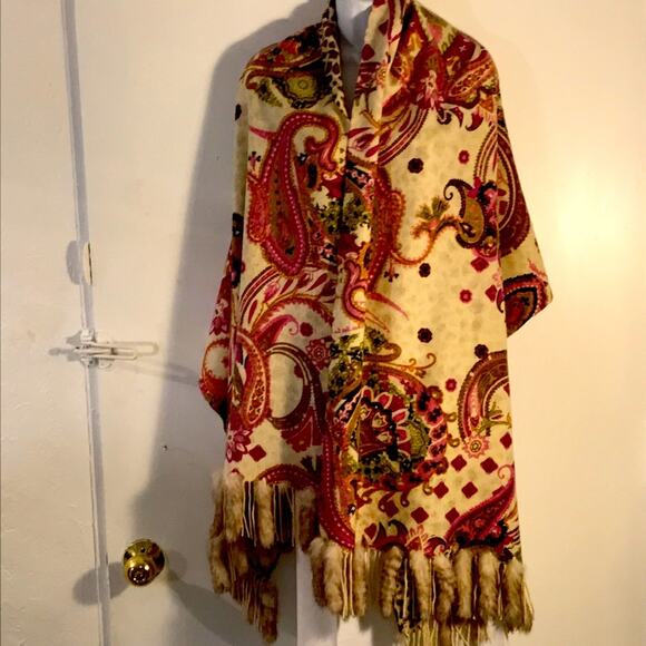 Gabriella Pure Wool Reversable Shawl with Rabbit Fur Fringe. OS - Picture 2 of 9